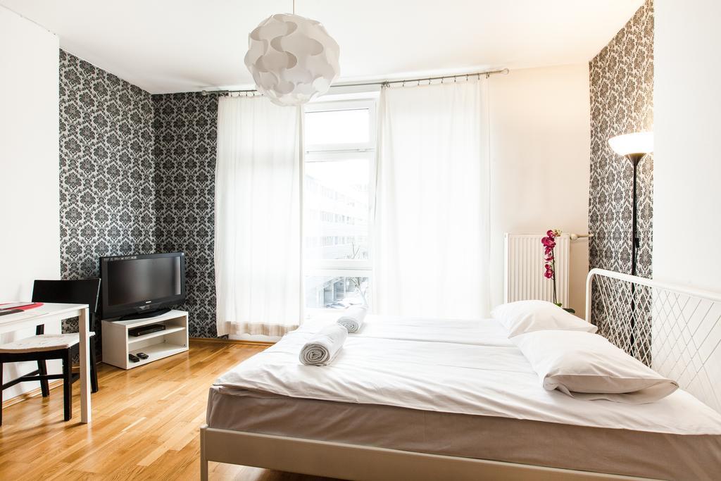 Apartament 4You Zurawia Warsaw Ngoại thất bức ảnh